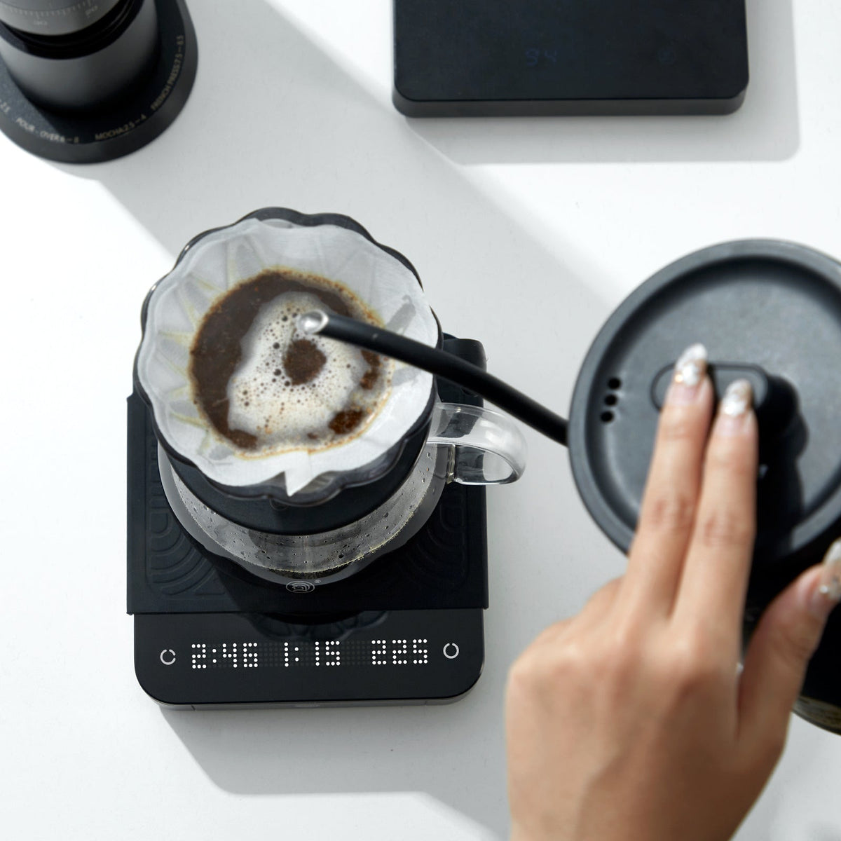 zeroHero Smart Coffee Scale 3.0 in black, angled view