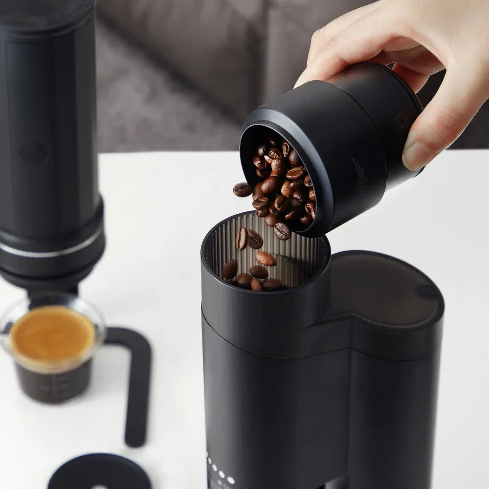 zeroHero Dosing Scale with glass dosing cup, front view