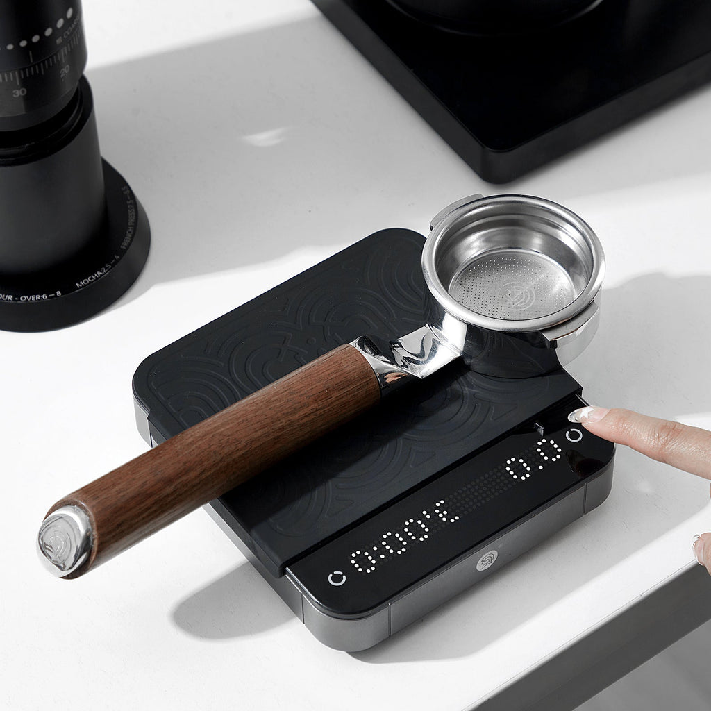 zeroHero Smart Coffee Scale 3.0 in black, angled view