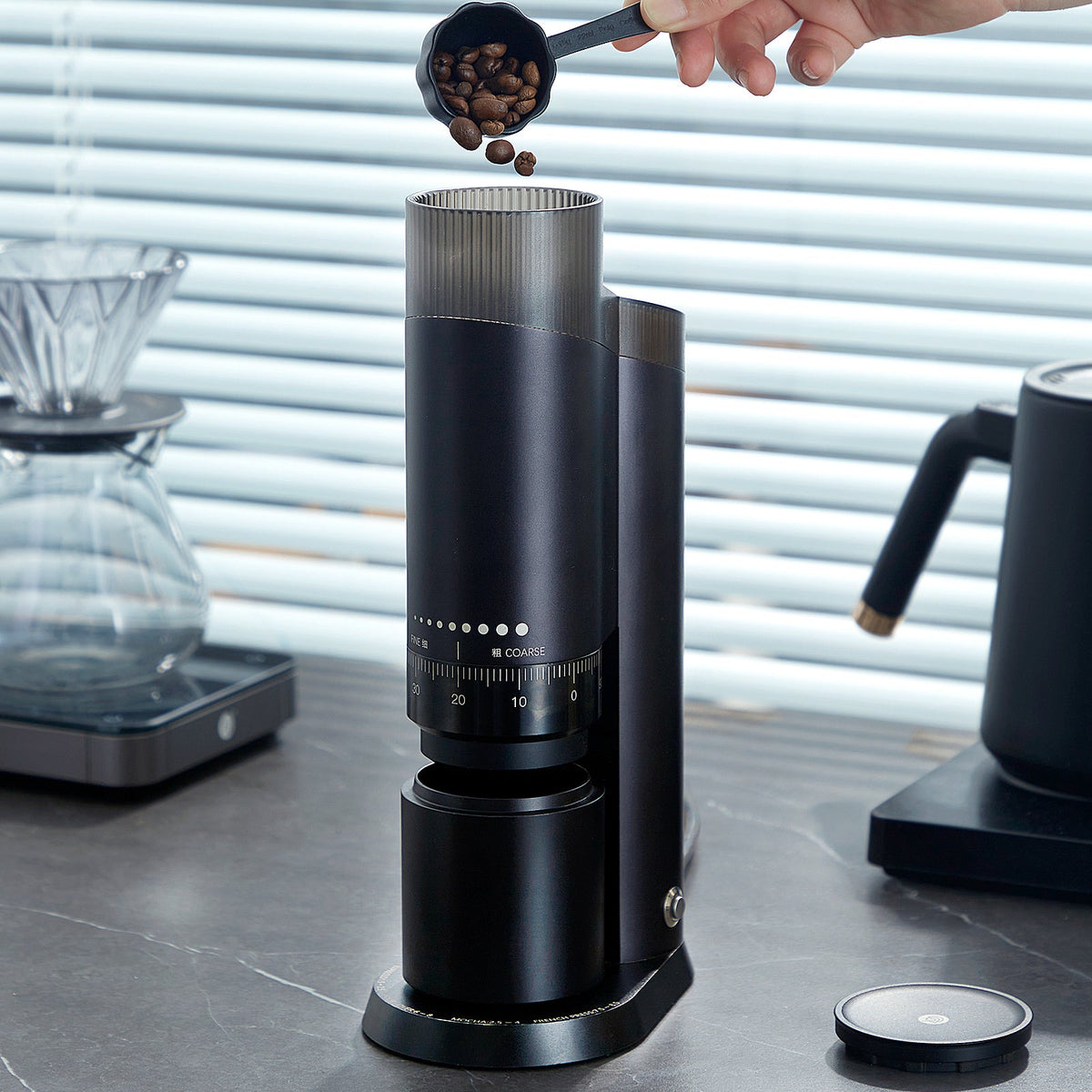 zeroHero Mechanic electric grinder in black, side view