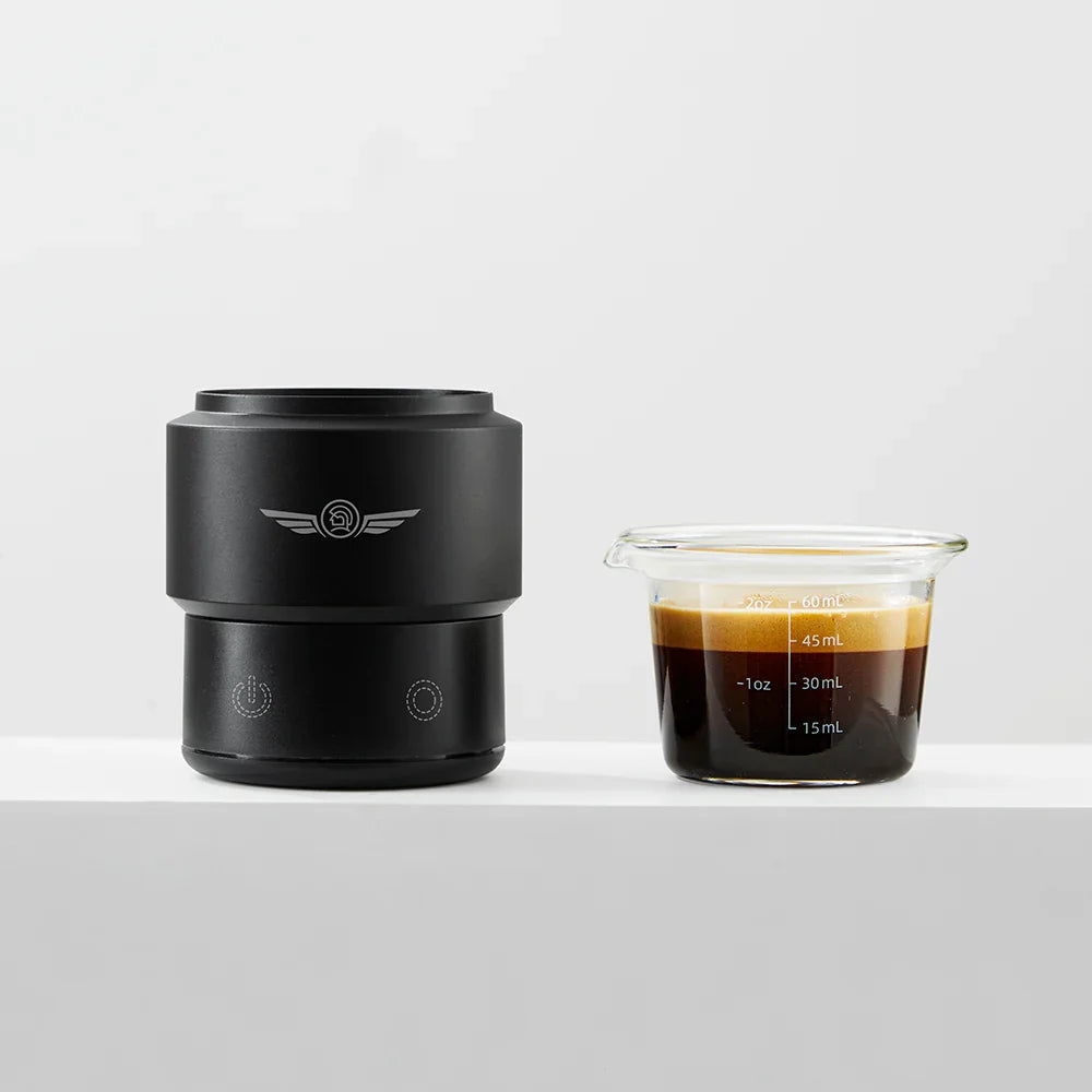 zeroHero Dosing Scale with glass dosing cup, front view